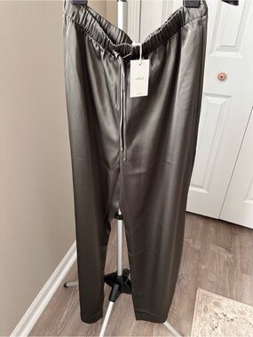 Aritzia Wilfred Olive silk lodge pant